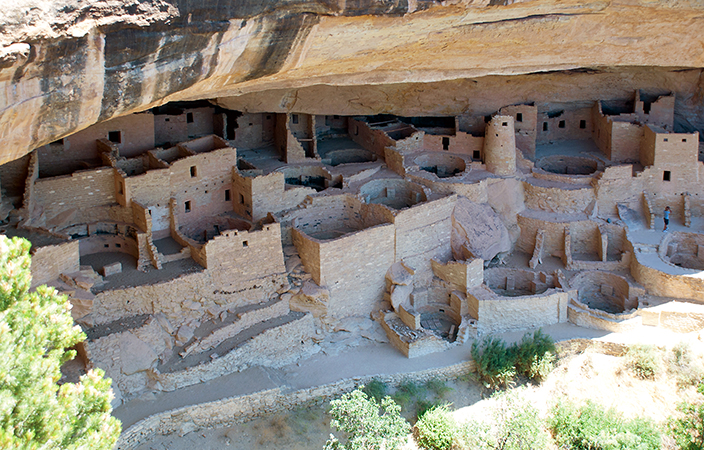 View of houses, tower and kivas, Cliff Palace, Ancestral Puebloan (formerly Anasazi), 450–1300 C.E., sandstone, Mesa Verde National Park, Colorado (photo: Steven Zucker, CC: BY-NC-SA 2.0)