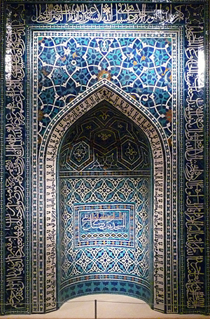 Mihrab, 1354—55, justo después del periodo Ilkhanid, Madrasa Imami, Isfahán, Irán, azulejos esmaltados policromados, 343.1 x 288.7 cm (Museo Metropolitano de Arte)